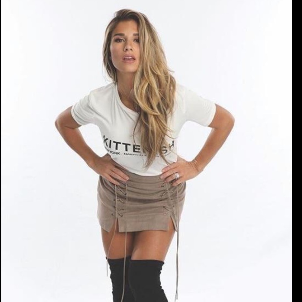 Kittenish brown skirt